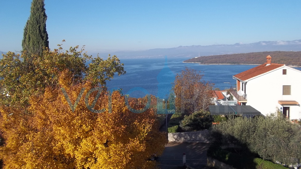 Isola di Krk, Njivice, appartamento a 250m dal mare con vista panoramica